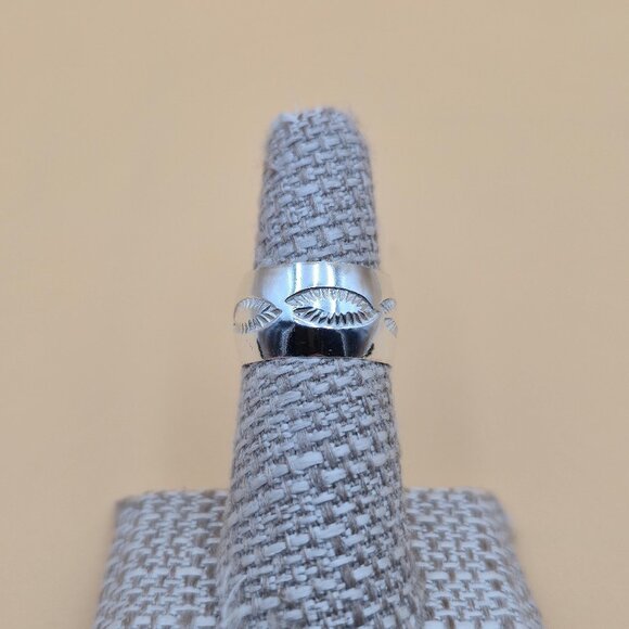 Size 6.5 Sterling Silver Wide Native Style Band Ring A4681 - Picture 1 of 8